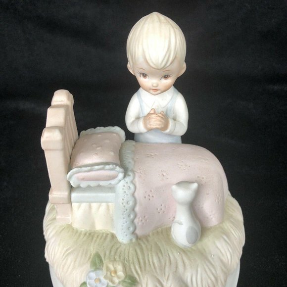 VTG Lefton Music Box Plays Jesus Loves Me Boy Pray - Picture 2 of 11